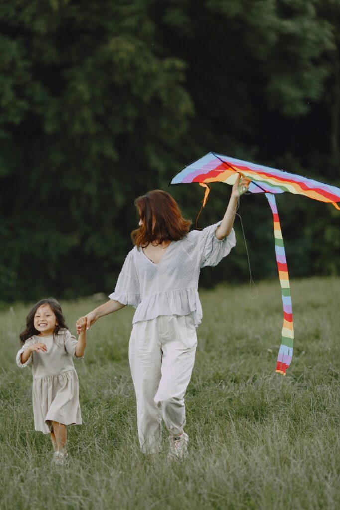 Baccha bore ho raha hai? Ghar mein karne ke liye 10 free indoor activities